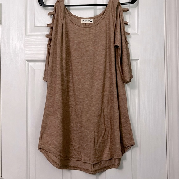 Tops - 3/4 sleeve open arm top L